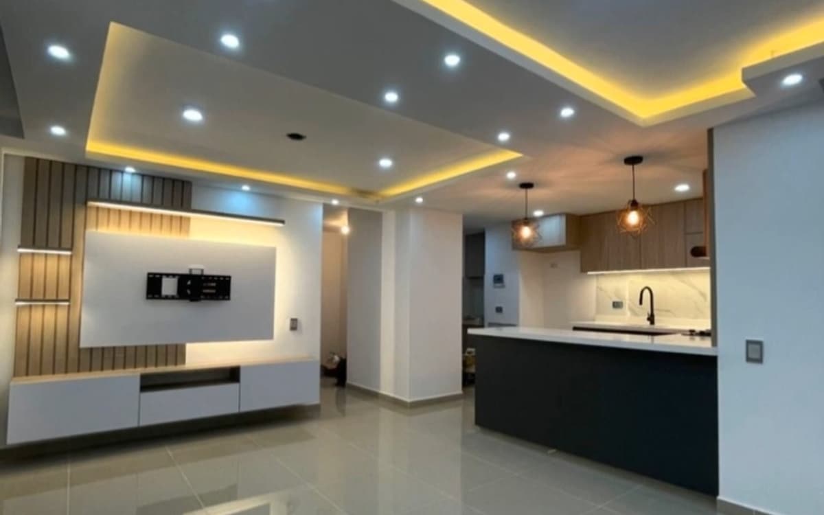 Ambiente entregue pela Prime Gesso, com forro, sanca iluminada e pintura